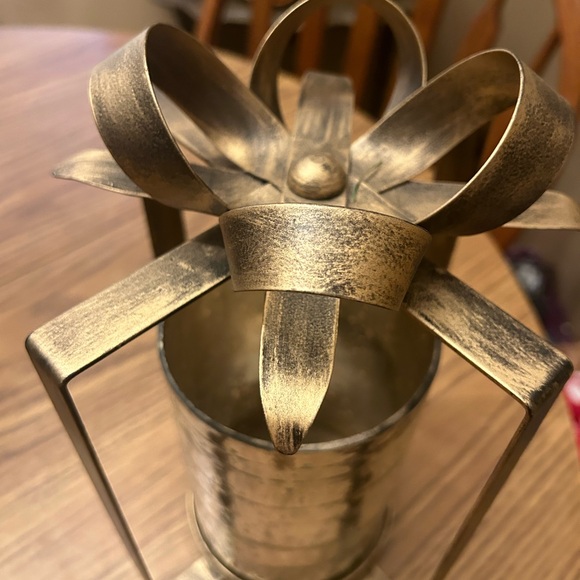 Christmas gift candle holder - present - rubbed gold - glass & metal - Picture 2 of 11